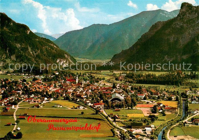 OBERAMMERGAU Bayern Passionsspieldorf mit Kofel Ammergauer Alpen Fliegeraufnahme
