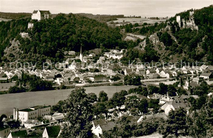 Riedenburg Altmuehltal Panorama Blick auf den Ort mit Schloss