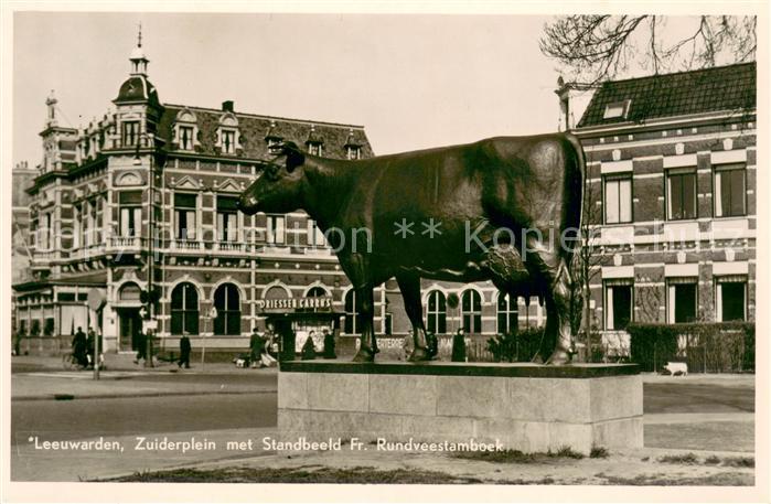 Leeuwarden Zuiderplein met Standbeeld Fr. Rundveestamboek
