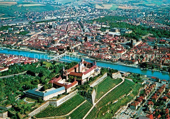 WueRZBURG Bayern Blick auf Festung Marienberg Alte Mainbruecke Stadtzentrum Flie