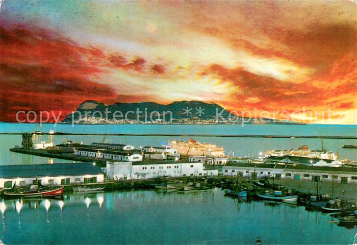 Algeciras El puerto al fondo el Penon de Gibraltar