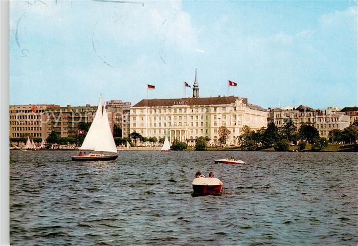 HAMBURG  CITY Blick ueber die Aussenalster auf das Atlantic Hotel