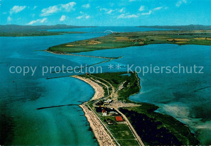 Burg Fehmarn im Hintergrund Fehmarnsundbruecke Fliegeraufnahme