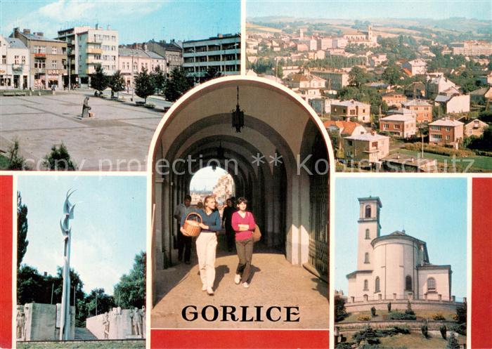 Gorlice Rynek Widok ogolny Pomnik tysiaclecia Panstwa Polskiego Podcienia kamien