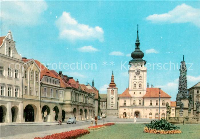 Zatec Namesti Velke rijnove revoluce Mohutna ctyrkridla budova radnice
