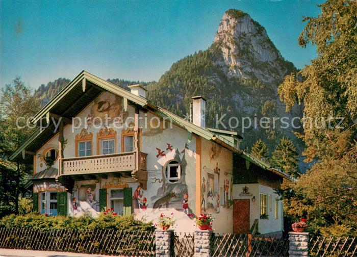 OBERAMMERGAU Bayern Rotkaeppchenhaus und Kofel