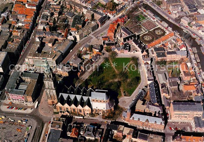 Groningen Martinikerk met Martinikerkhof en Prinsenhoftuin luchtopname