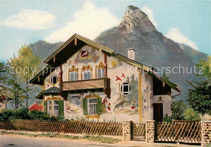 OBERAMMERGAU Bayern Rotkaeppchen Haus Fassadenmalerei Passionsspielort mit Kofel