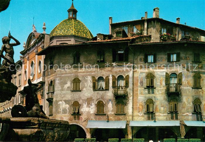 Trento Tella Haus mit Fresken von Fogolino und Notturno Brunnen
