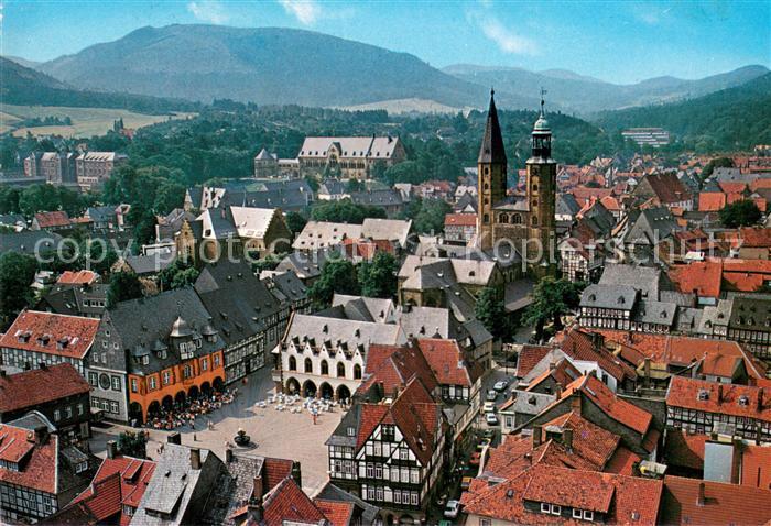 GOSLAR Harz Niedersachsen Stadtbild mit Marktplatz Kirche Altstadt
