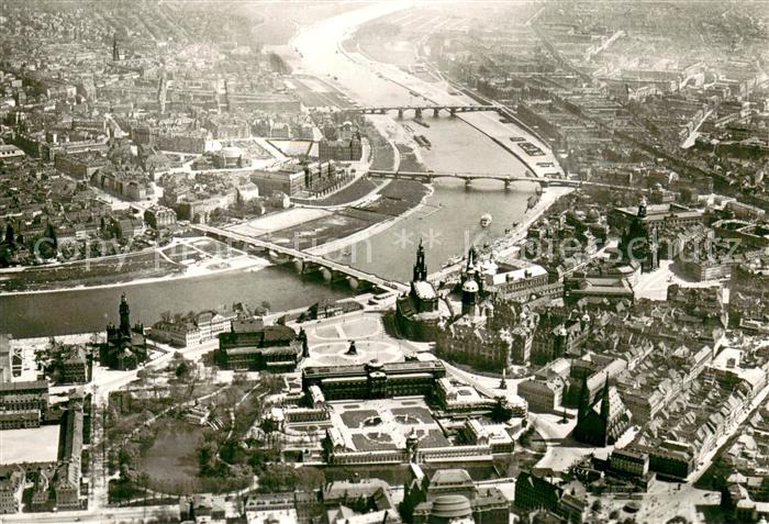 DRESDEN Elbe Fliegeraufnahme mit Neustadt und Altstadt