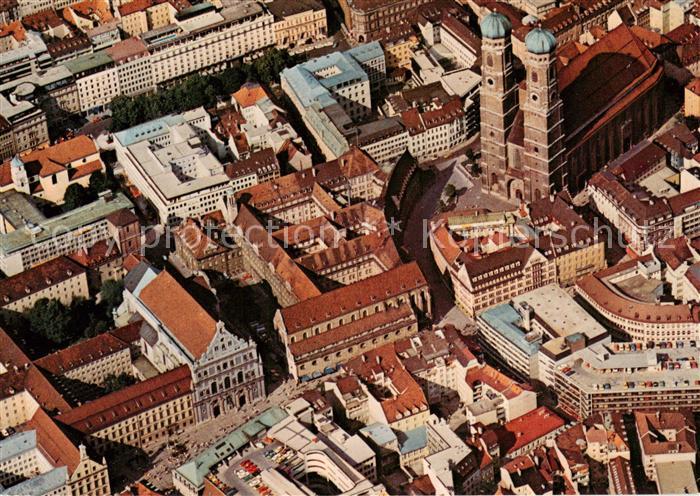 Muenchen Bayern Fliegeraufnahme mit Frauenkirche und Michaelskirche