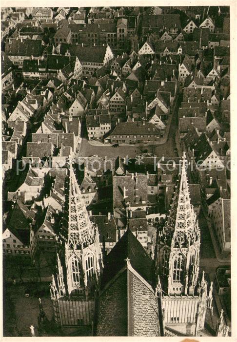 Ulm Donau Chortuerme des Muensters und Altstadt Fliegeraufnahme