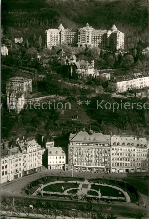 Karlovy Vary Karlsbad Leninovo namesti s nejvyse dominujici budovou sanatoria Im