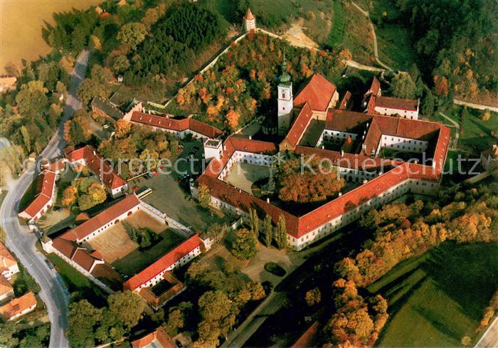 Heiligenkreuz Niederoesterreich Stiftsanlage des ersten Zisterzienserklosters Fl