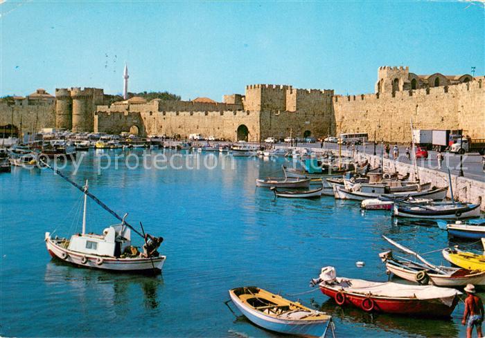 Rhodos Rhodes aegaeis Alter Hafen mit mittelalterlichen Stadtmauern