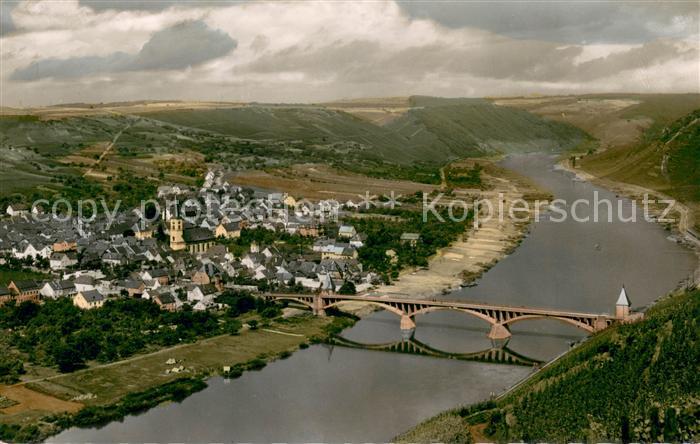 Trittenheim Mosel Fliegeraufnahme Moselpartie mit Br?cke