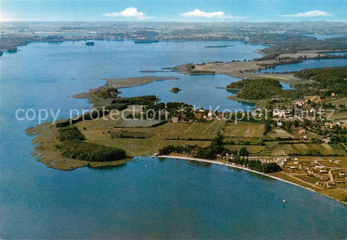 Bosau Fliegeraufnahme mit Strandcafe und Zeltplatz am Badestrand