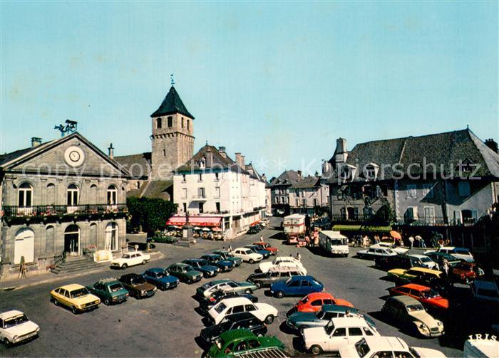 Pleaux La place de l’Hotel de Ville