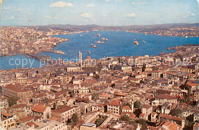 Istanbul Constantinopel Vue aerienne du pont de Galata Bosphareet Uskueder