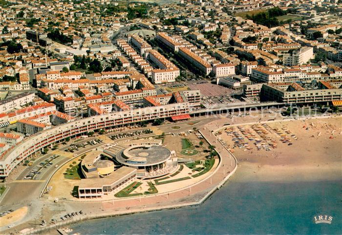 Royan 17 Vue aerienne Le Casino et le Front de Mer au centre le Boulevard Briand