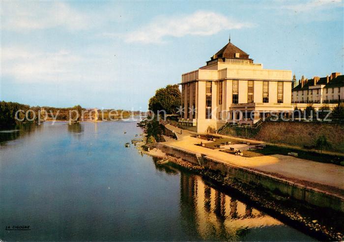 Tours Indre-et-Loire Les Quais La Bibliotheque en fin de journee