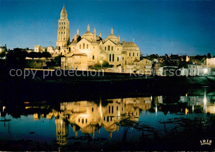 Perigueux La cathedrale St Front vue de nuit et les bords de L Isle