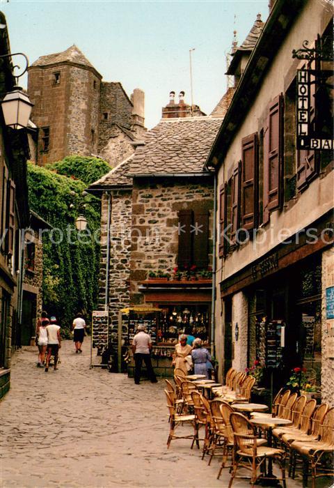 Salers En flanant dans les rues de la ville