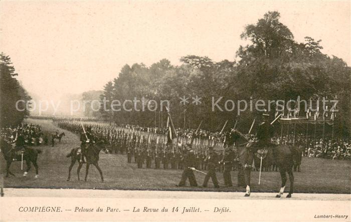 Compiegne Oise Pelouse du Parc La Revue du 14 Juillet Defile