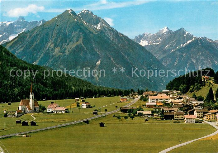 Elbigenalp Panorama mit Wetterspitze Sonnenkogeln Rotschrofenspitze und Griessta