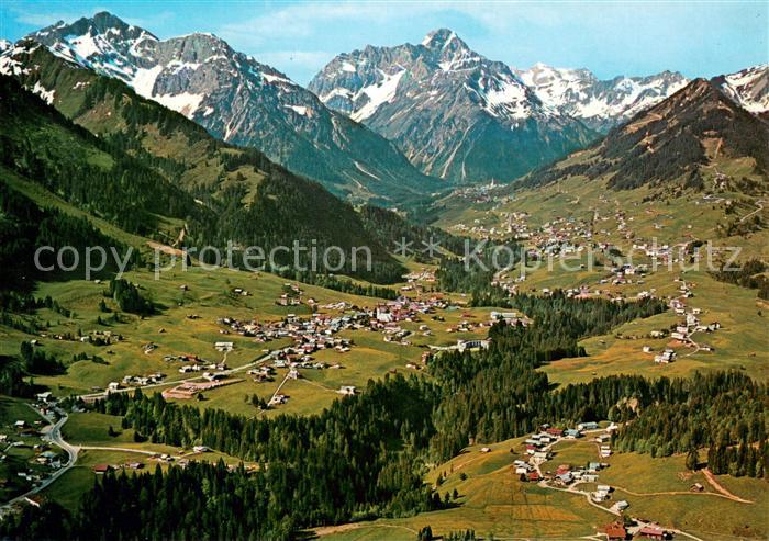 Riezlern Kleinwalsertal Vorarlberg mit Hirschegg und Mittelberg Fliegeraufnahme