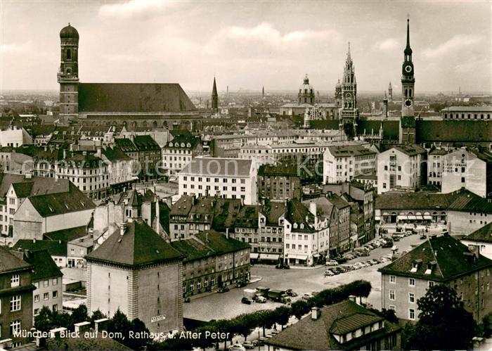 Muenchen Bayern Blick auf Dom Rathaus und Alter Peter