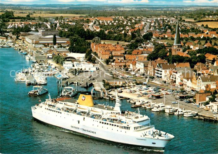 Travemuende Ostseebad Fliegeraufnahme mit Faehrschiff