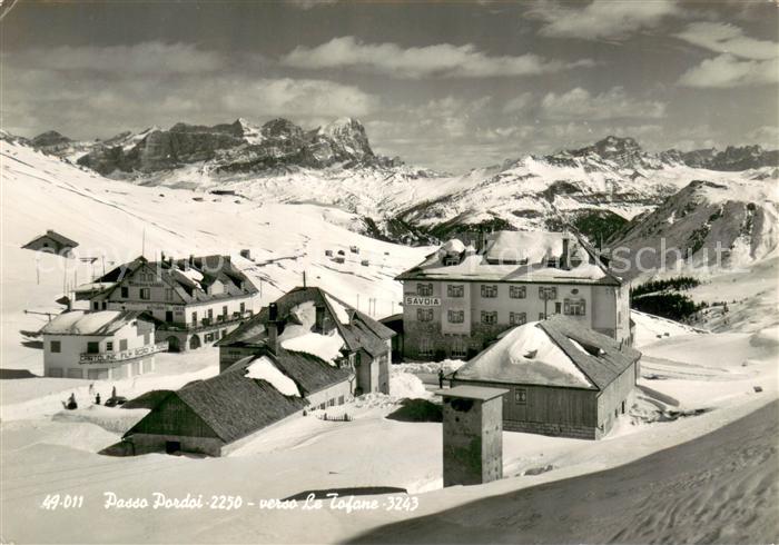 Passo Pordoi verso le Tofane Pordoipass Gebirgspanorama