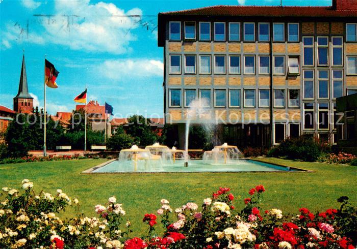 Uelzen Lueneburger Heide Kreishaus und Marienkirche Springbrunnen