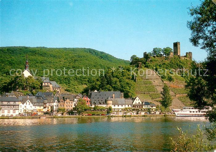Beilstein Mosel Uferpartie an der Mosel Blick zur Burgruine Metternich