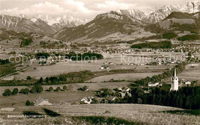 Bihlerdorf Seifriedsberg mit Sonthofenund Allgaeuer Hochgebirgskette