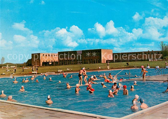 Hennstedt Dithmarschen Freibad mit Doerfergemeinschaftsschule