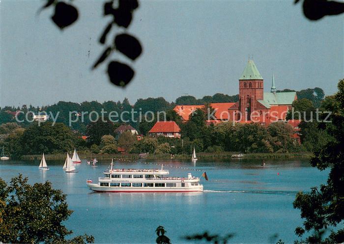 Ratzeburg Schleswig-Holstein Blick zum Ratzeburger Dom mit Fahrgastschiff Meckl