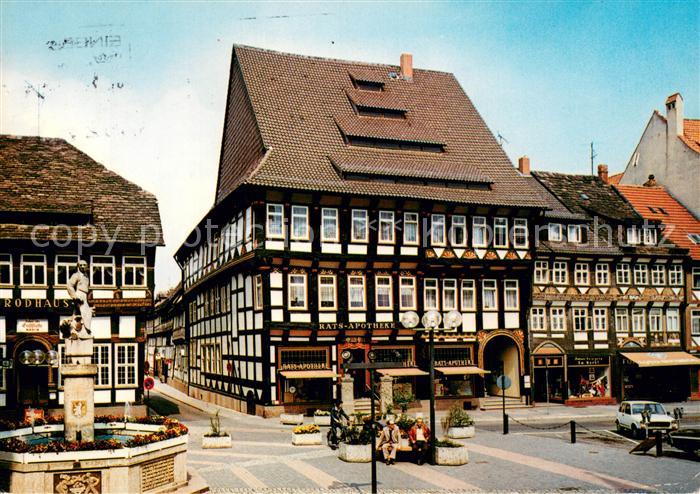 Einbeck Niedersachsen Ratsapotheke am Markt Brunnen Fachwerkhaeuser Altstadt