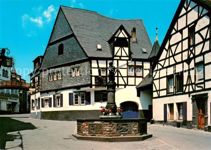Winningen Mosel Partie am Weinhexenbrunnen Altstadt Fachwerkhaeuser