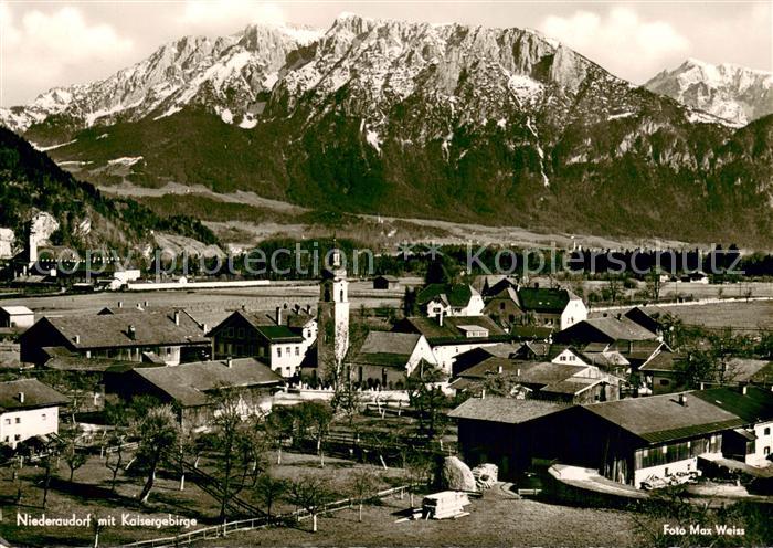 Niederaudorf Ortsansicht mit Kirche Blick auf das Kaisergebirge