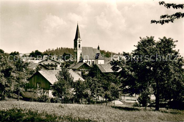 Gottsdorf Niederbayern Ortspartie mit Kirche