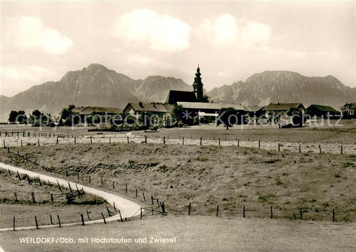 Weildorf Oberbayern Ortsansicht mit Kirche Blick zu Hochstaufen und Zwiesel Chie