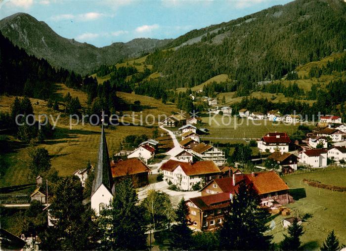 Unterjoch Ortsansicht mit Kirche Blick zum Spiesser Allgaeuer Alpen