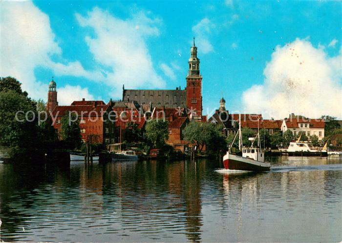 Leer Ostfriesland Hafen mit Rathaus