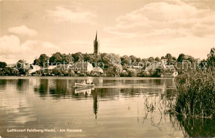 Feldberg Mecklenburg Uferpartie am Haussee Blick zur Kirche Luftkurort