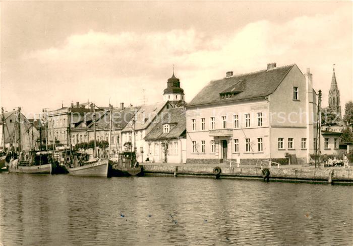 Ueckermuende Mecklenburg Vorpommern Hafen Fischerkutter
