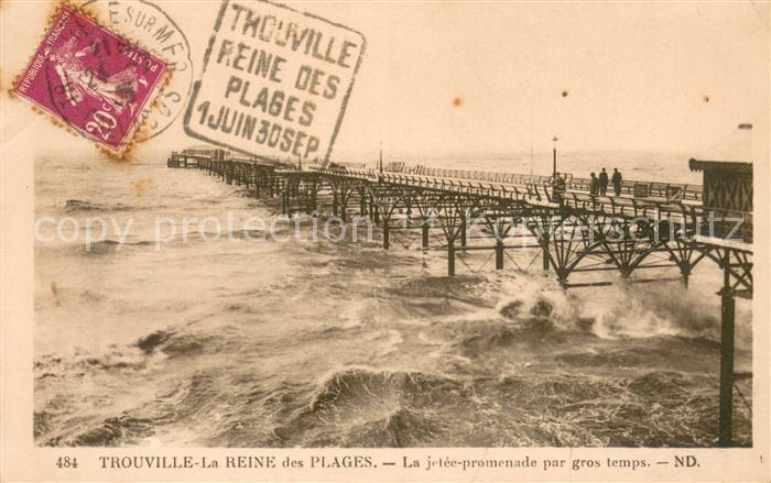 Trouville-sur-Mer Jetée promenade par gros temps
