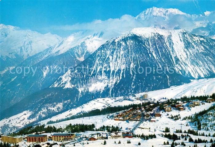 Courchevel Vue Generale de la Station de Sports d hiver au fon Moriond Alpes